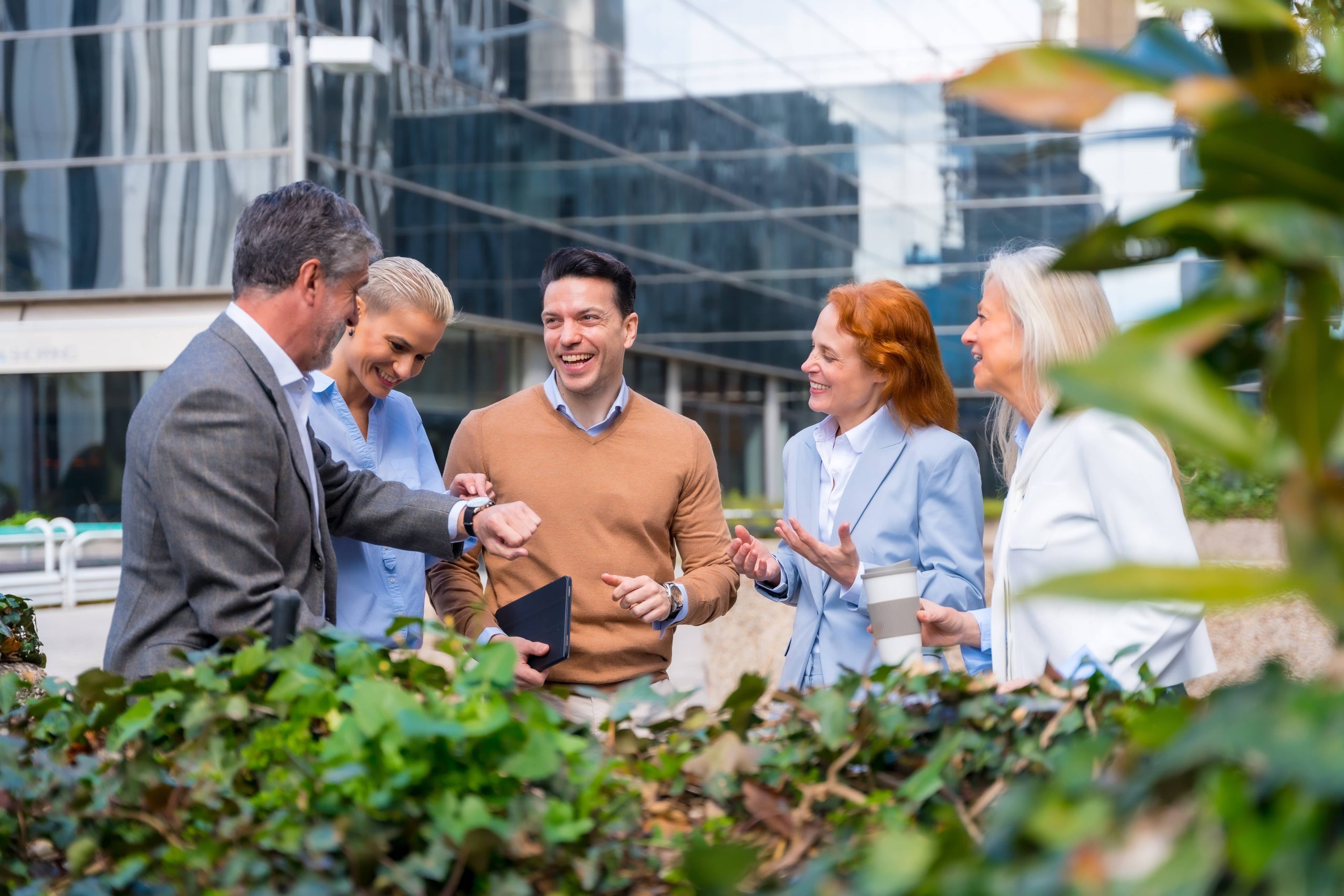 Die idealen Pflanzen für einen pflegeleichten Garten